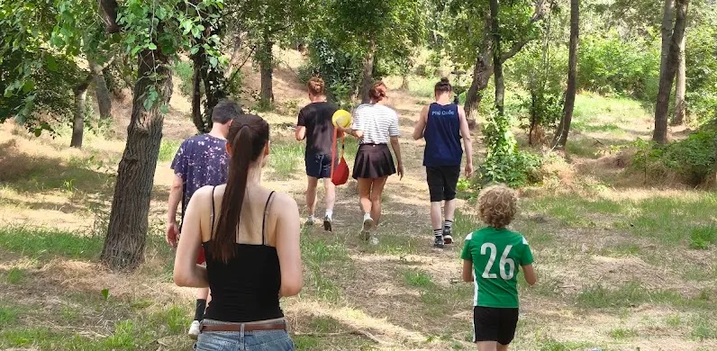 Disc golf community moment